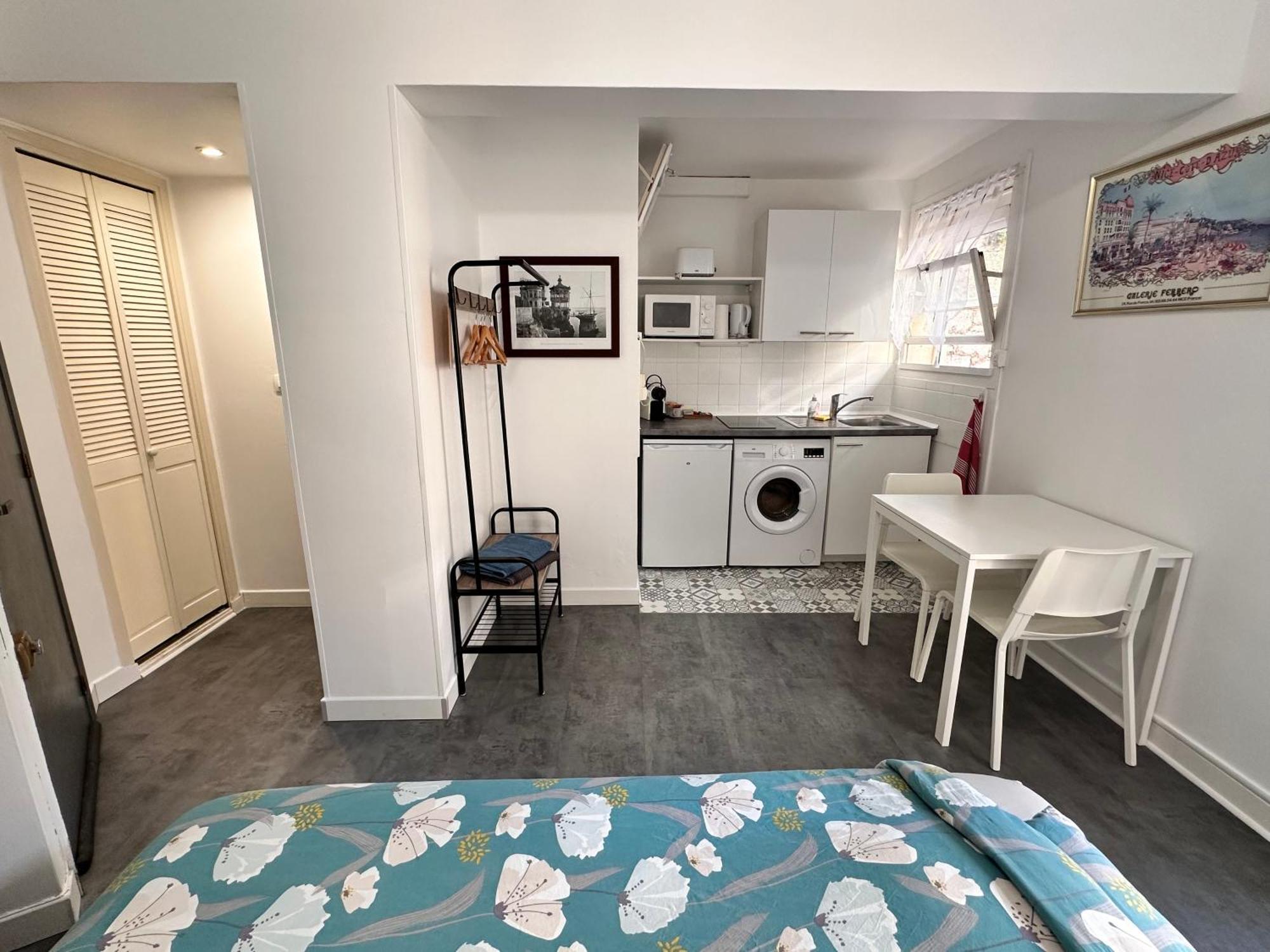 Apartment Bottero, Climatise, Parking Possible *